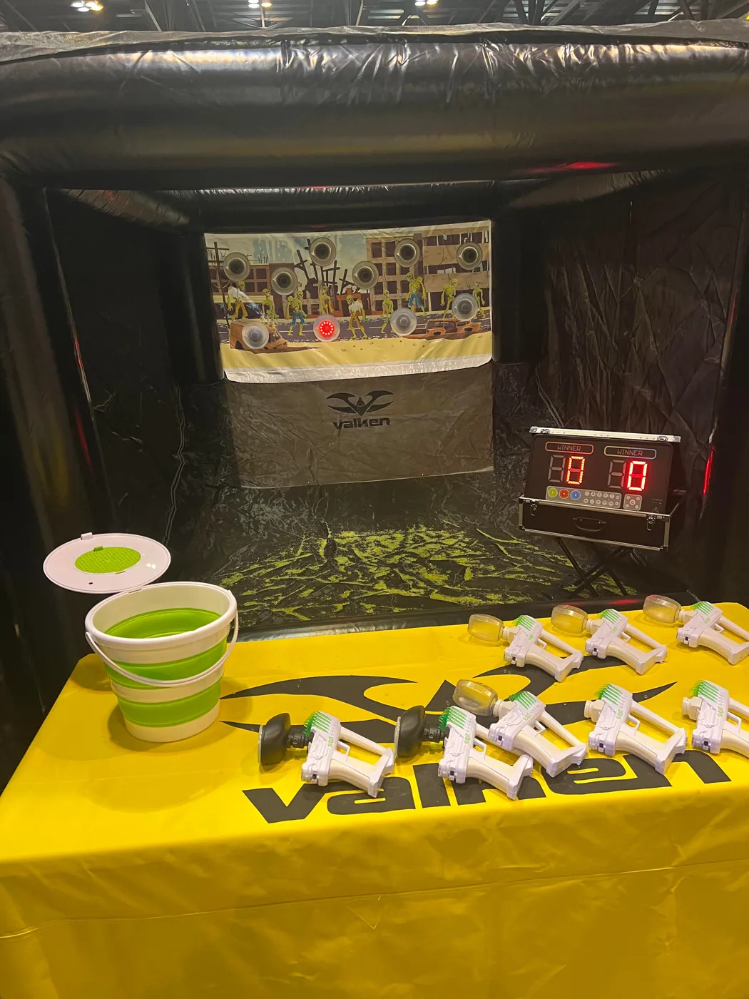 Electronic gellyball shooting gallery with targets